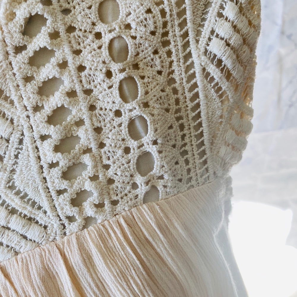 Ellui Dress - Picture 2 of 2